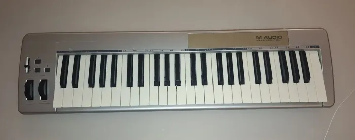 IMPERDÍVEL TECLADO CONTROLADOR MIDI M-Audio KeyRig 49