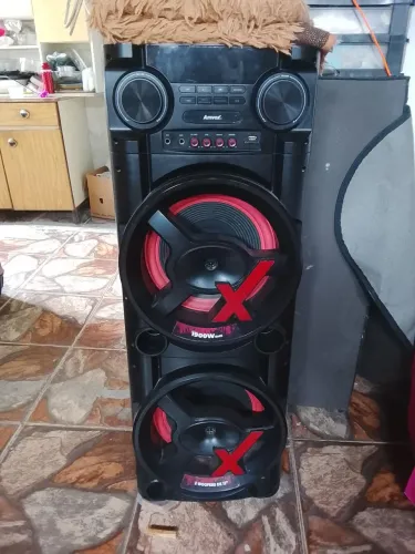 Vende se uma caixa de som da grandona está funcionando perfeitamente 