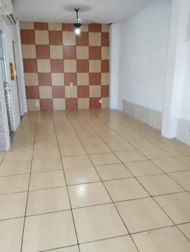 Sala ampla 40m² em ótima localização no Miguel de Castro Moreira.