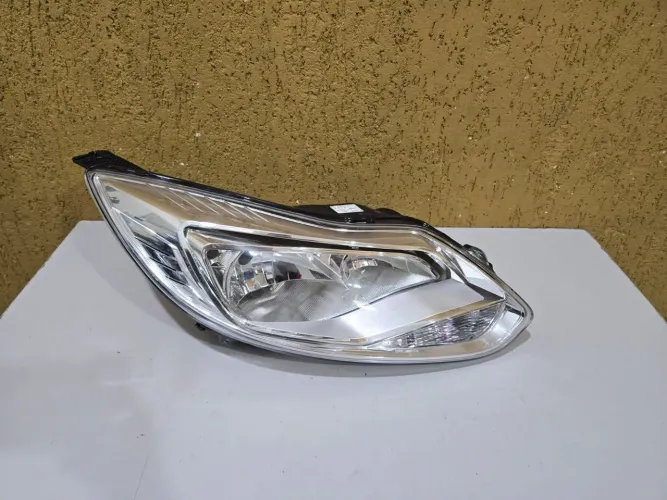 Farol direito Focus 2014/2015
