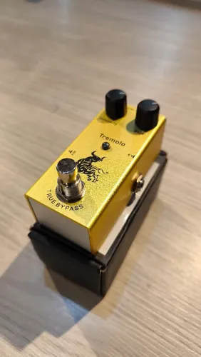 Pedal Trêmulo Guitarra novo na caixa RoHs