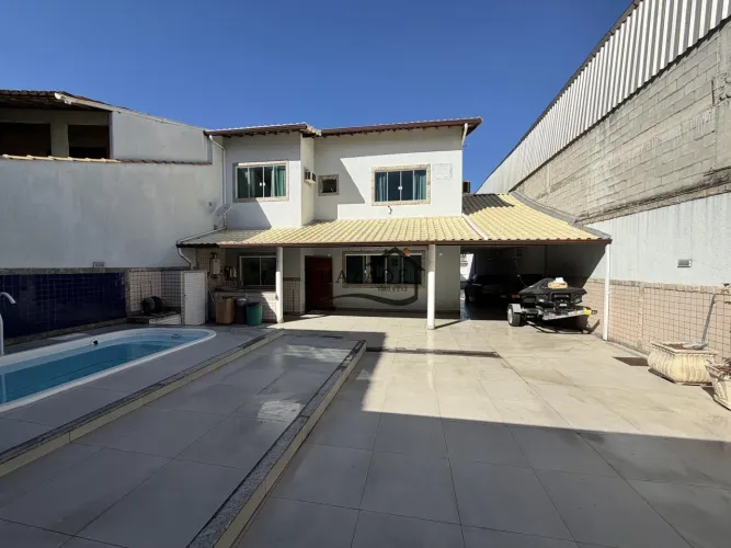 Excelente casa duplex Porteira Fechada 4 quartos no Gradim em São Gonçalo.