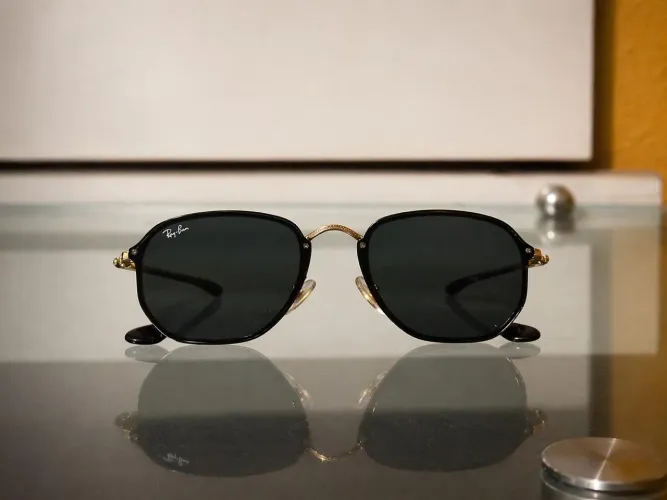 Óculos Ray-Ban Hexagonal Premium - Preto com Dourado