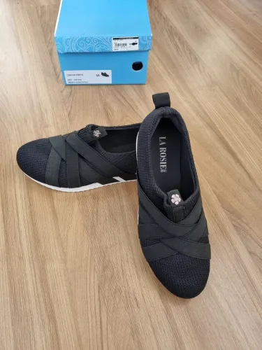 Sapato NOVO marca La Rose tam. 35