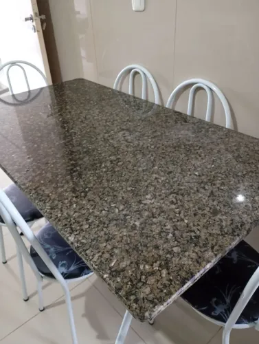 Mesa tampo de granito