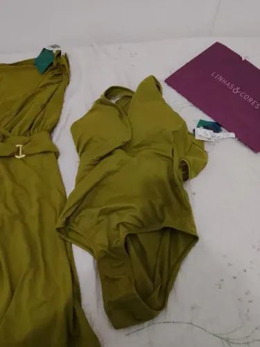 Vendo lindo maiô com canga com 50%