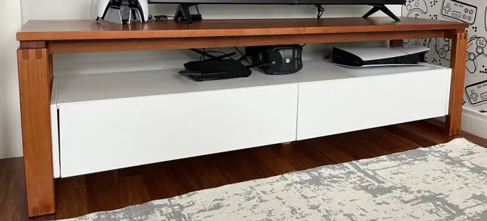 Rack para TV em MDF Premium - Mogno e Branco | Excelente Estado |