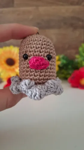 Diglett Amigurumi chaveiro - Pokémon