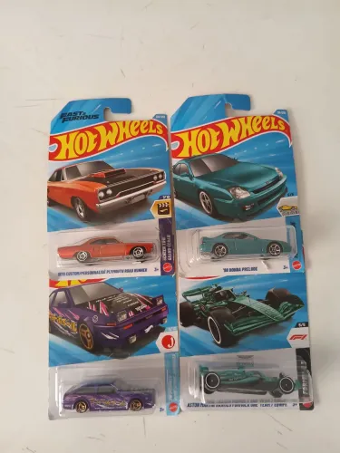 4 Hotwheels novos 