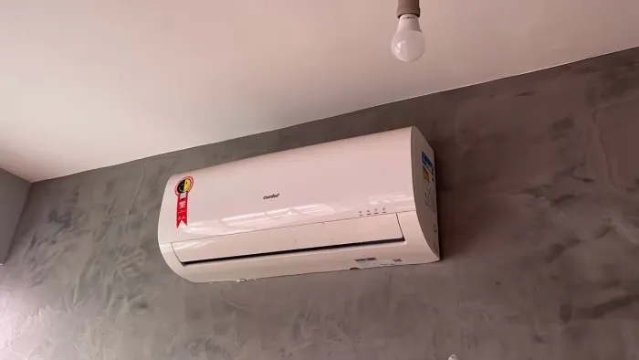 Ar condicionado Split 9000 BTUs marca Comfee