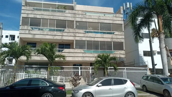 Cobertura ampla no Recreio entre comércio e a praia