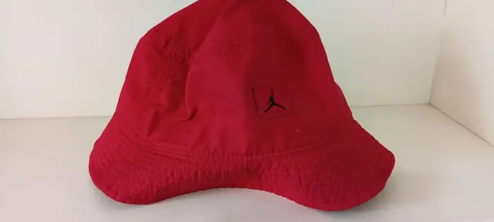 Chapéu Nike Jordan vermelho