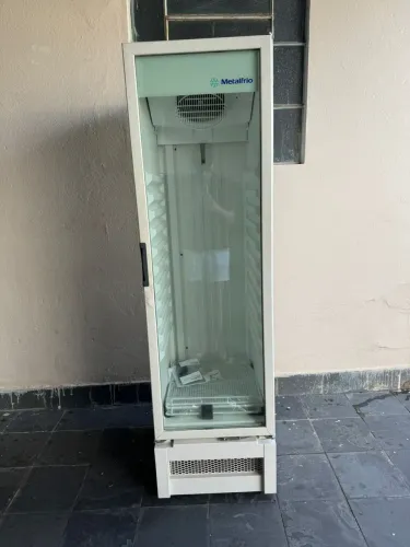 Expositora Metalfrio VB28 220V