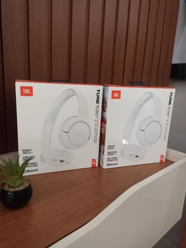 Fone de ouvido bluetooth JBL original, Tuner 530BT. 76 horas de bateria.1ano garantia