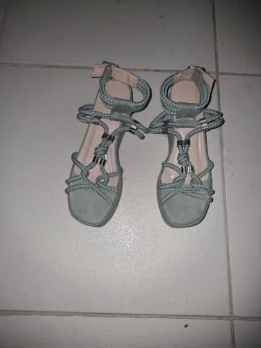 Sandalia baixou 15,00