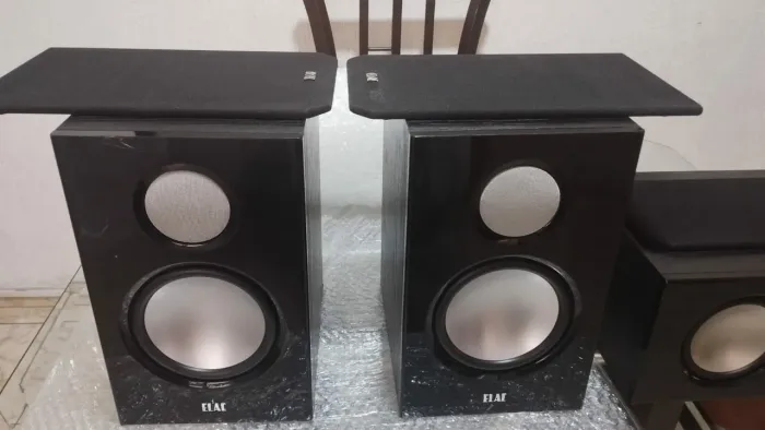 Caixas ELAC BS 63.2 Bookshelf Top !
