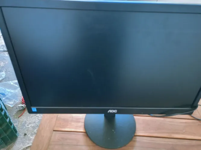 Monitor AOC 18,5 polegadas Led - usado com defeito