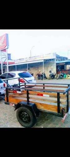 Vendo carrocinha bem conservada toda legalizada,emplacada!divido no cartão *42