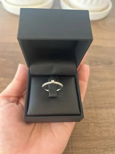 Anel Solitário Classic Em Ouro Branco 18k Com Diamantes 0,27 Ct (Vivara)