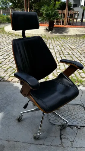 Cadeira Eames Lounge Preta - Madeira + Base Cromada | Escritório/Home Office