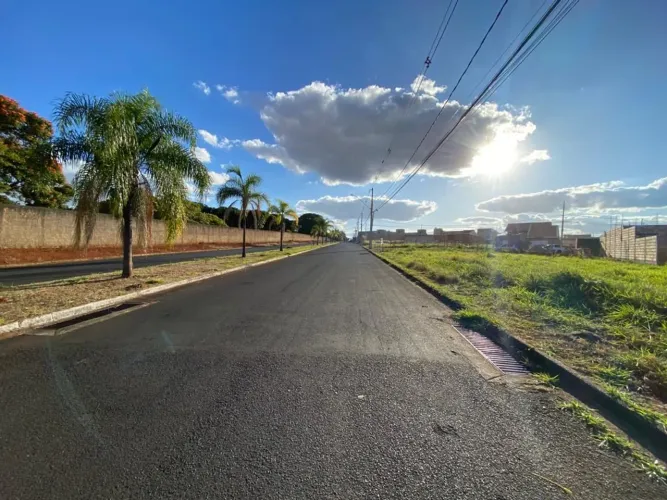 Terreno à venda no bairro New Golden Ville em Uberlândia