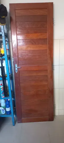 Portas para venda ( 325 - jatobá e 300 misto de madeiras, duas por 650, frete ? Depende)