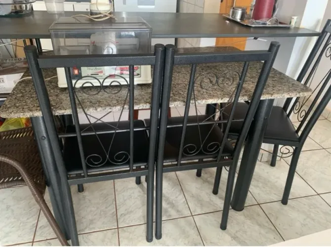 Mesa 4 cadeiras