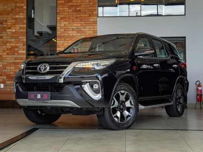 Toyota Hilux SW4 Diamond 2.8 TB 4X4 Die. Aut. 2020