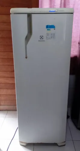 Geladeira Eletrolux frost free RFE39