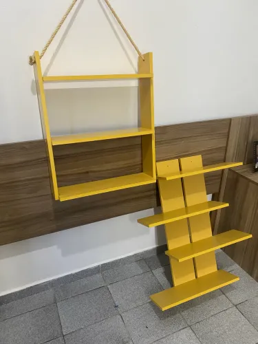 Prateleiras em madeira para embelezar sua casa
