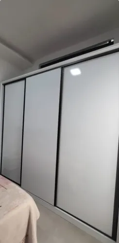 Guarda-Roupa de Casal Gigante 2,70 x 2,40 m - Excelente Estado