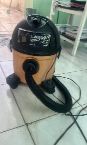 Aspirador de pó usado