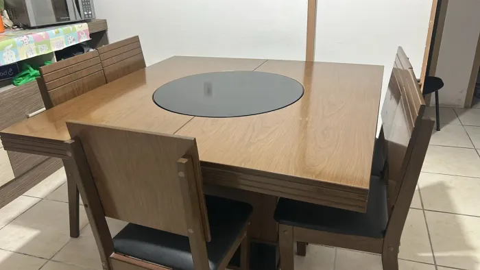 VENDO MESA DE JANTAR SEMI-NOVA