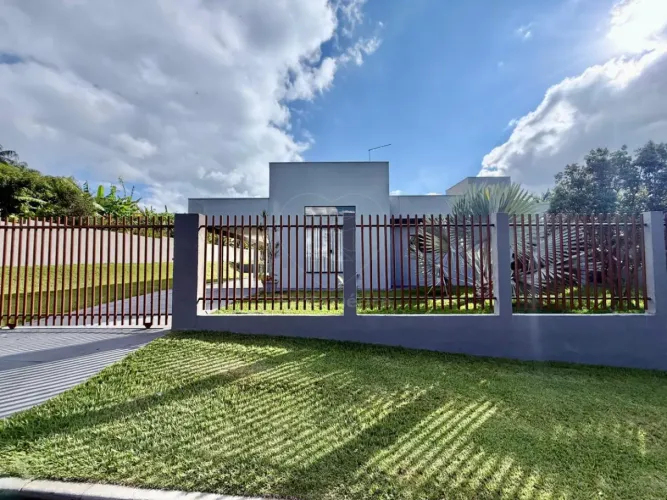 Casa à Venda e para alugar no Condomínio Estância Cabral em Cambé com 2 Quartos