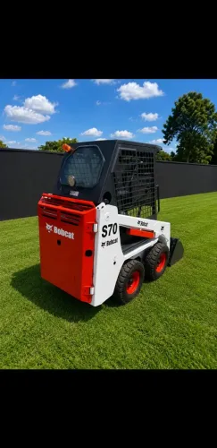 MINI CARREGADEIRA BOBCAT S70 ANO 2015