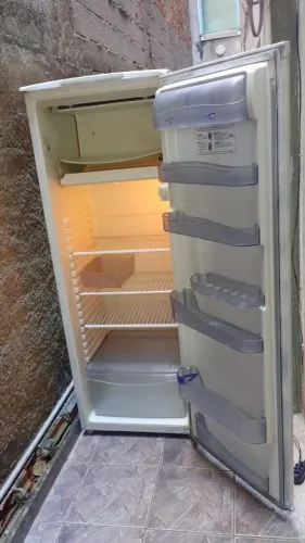 Vende-se geladeira Consul