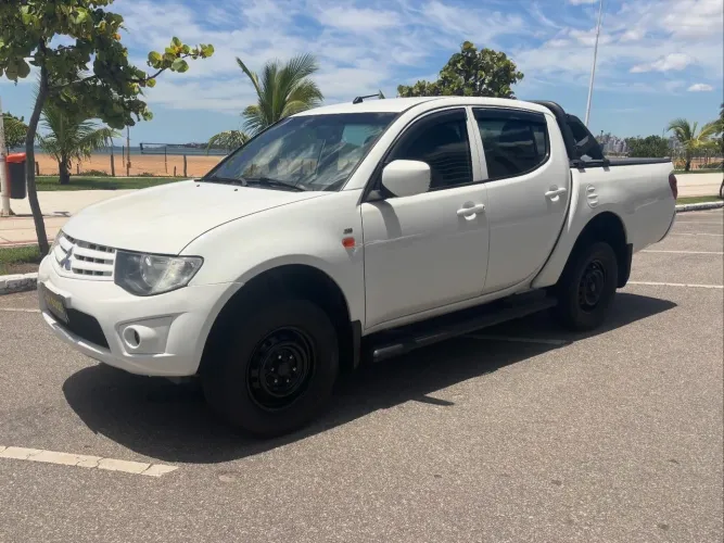 Mitsubishi L200 Triton GL 3.2 CD TB Int. Dies. Mec. 2017