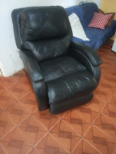 POLTRONA RECLINAVEL.