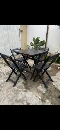 Mesa com 4 cadeiras - dobráveis