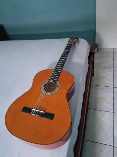 Violão Giannini, para iniciantes.