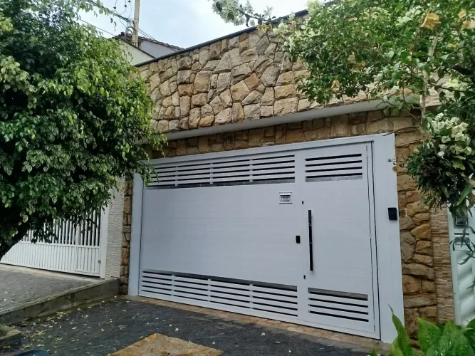 Lindo Sobrado - TODO REFORMADO