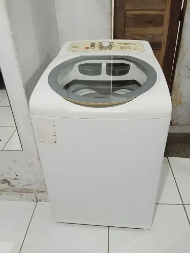Vendo uma máquina de lavar roupa Brastemp 12 kg bem conservada funcionando 