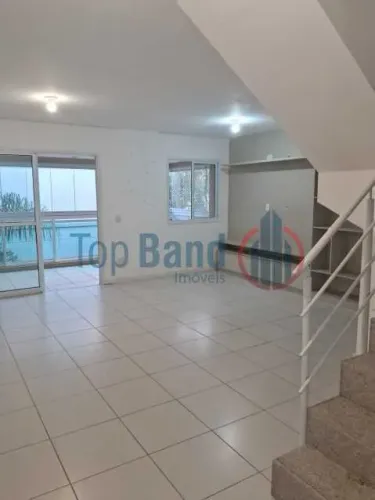 Cobertura duplex no condomínio Village Lakes
