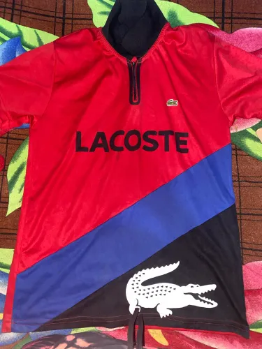 Camisa Lacoste vermelha