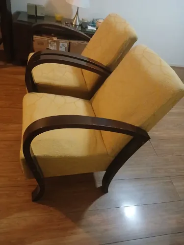 Vendo duas lindas poltronas para sala. 