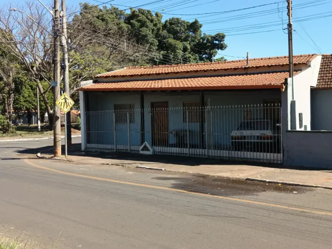 Localização :Av Santos Dumont 396 , Bairro Jardim Regina, Araguari MG.