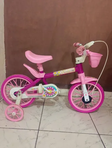 Bicicleta Infantil Nathor Flower aro 12 com Rodinhas e Cesto