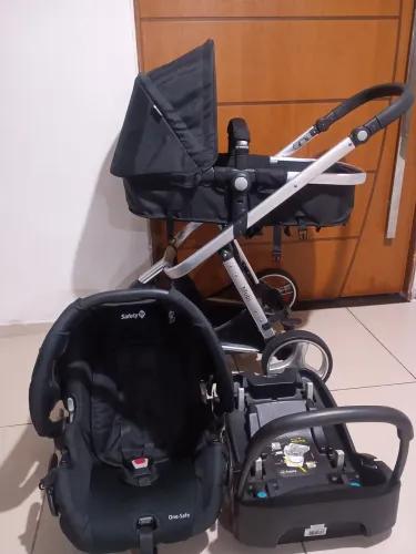 Carrinho com bebê conforto e base Safety mobi
