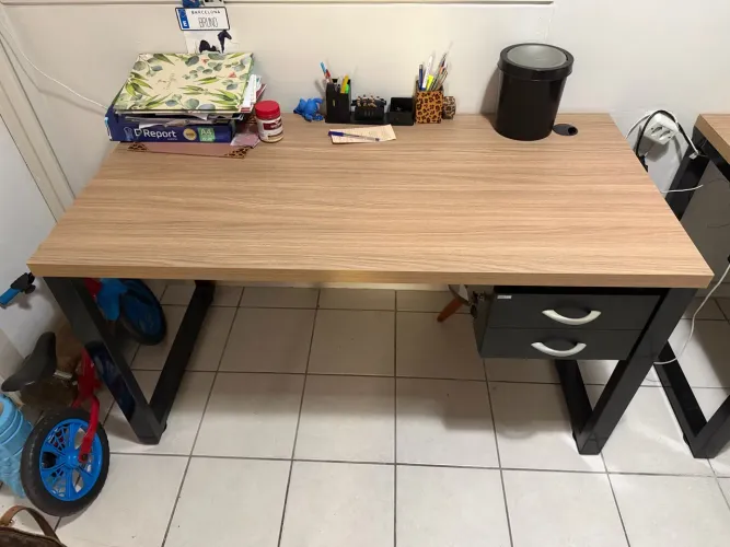 Mesa para escritório ou consultório