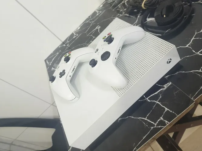 X Box One S 3 meses de uso